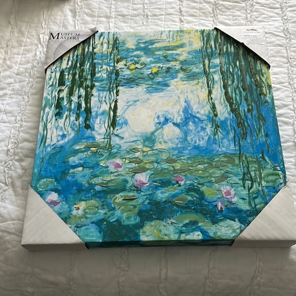 Decor - Picture 1 of 3